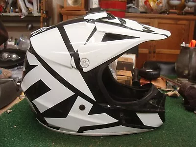 Fox Racing V1 Off-Road MX Motocross HELMET ECE/DOT R22-05 Large L - NICE • $69.99