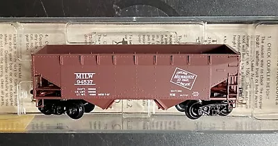 N Scale Micro-trains Milwaukee Road 2-bay Hopper 55300 #94537 Mint • $17.95