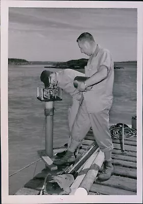 Svc Ovellette Dj Installing Tide Gauge Stirrup Cay Navy Military 5X7 Press Photo • $24.99