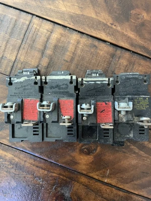 $17 • Buy Lot Of 4 Pushmatic P130 Circuit Breaker