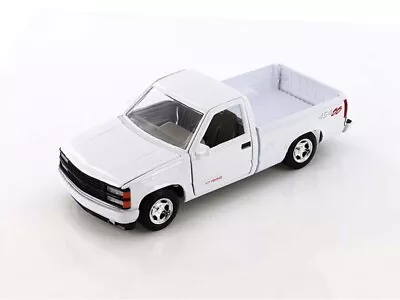 Motormax 1:24 1992 Chevrolet 454 SS Pickup Truck White Diecast Model Car 73203  • $32.95