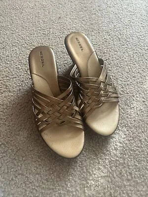 Merona Sandals Womens 8.5 Open Toe Strappy Slide Heels Gold  Leather Slip On • $8