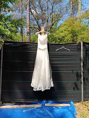 Beautiful Vintage Wedding Dress Size S • $30