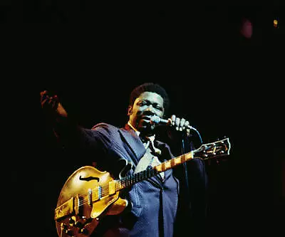 American Guitarist Bb King Plays A Gibson Es355 1974 OLD MUSIC PHOTO • $9