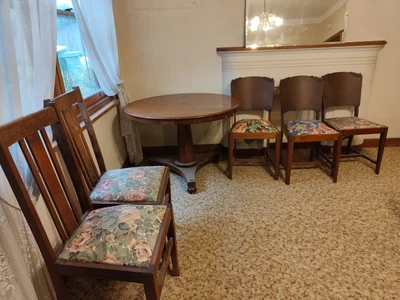 $100 • Buy Vintage Dining Setting Round Wooden Table And 5 Chairs