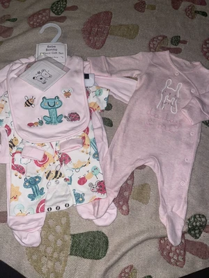 £6.50 • Buy Newborn Baby Girls Bundle, Sleepsuit & Outfit
