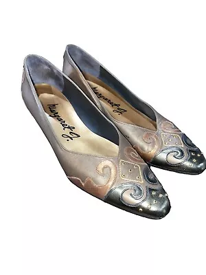 VTG Margaret J Women 7.5 Leather Bottom Inspired Shoe Kitten Heel Copper Gold • $20