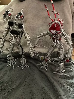 Alien V Predator Figures Metal Spring Ornaments 2 Figures Art Sculptures • £14.99