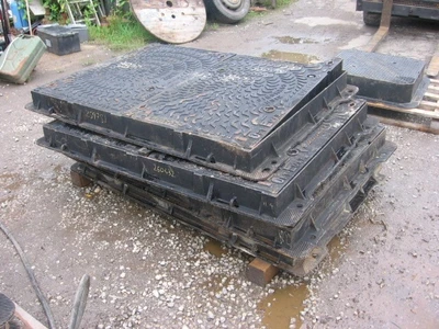 £395 • Buy 1.. Unused Double  Cast Iron Manhole Cover & Frame Large Rare Size Very H-duty