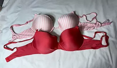 Lot Of 2 Victoria’s Secret Bras • $9.99