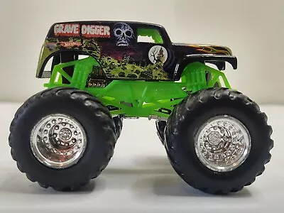 Mattel Hot Wheels 2011 Monster Jam 30 Anniversary Gravedigger Monster Truck Toy • $10.57