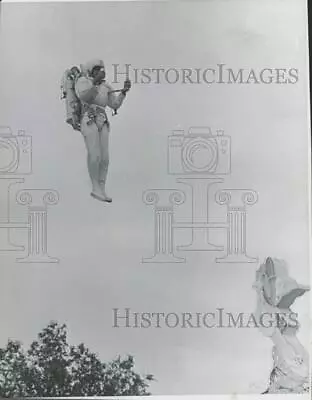 1966 Press Photo Gordon Yaeger Flies Above Using Rocket Belt At The State Fair • $19.99