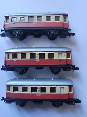 Arnold N Gauge Rake Of 3 Red And White Coaches NM • £28