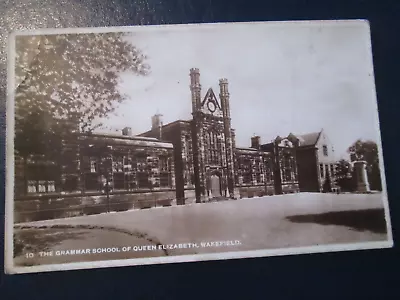Postcard - Wakefield The Grammar School Of Queen Elizabeth 10 (RP Unposted) • £2.99