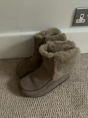 £50 • Buy Fitflop Mukluk Cosy Beige Suede And Shearling Pull-on Boots - Size UK 4