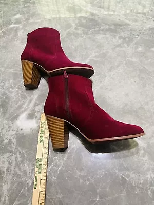 Express Boots Womens 9 Casual Zippy Ankle Bootie Burgundy Fabric Chunky Heels • £22.79