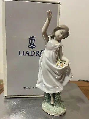 $99.99 • Buy Lladro Spain Porcelain Figurine 6580  Garden Dance  Mint In Original Box 9” Tall