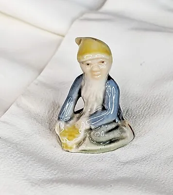 WADE WHIMSIES Ireland MINIATURE SEATED Pixie LEPRECHAUN Gnome Elf Yellow Hat • $19.95