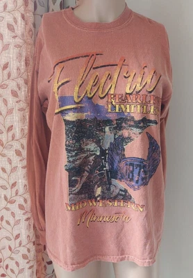 $26.16 • Buy URBAN OUTFITTERS Long Sleeve Top Midwestern Fearless Distress Graphic Top Size S