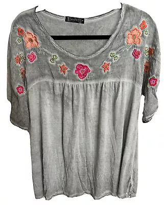 T Party Women SZ M Gray Embroidered Floral Boho Modal Short Sleeve Swing Shirt • $10.49