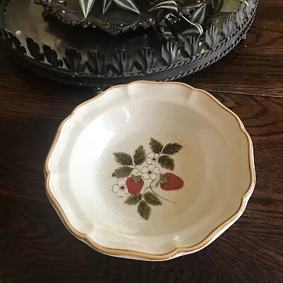 MIKASA STRAWBERRY FESTIVAL Pattern EB-801 Vegetable Serving Bowl 9.75  1970-80's • $17.99