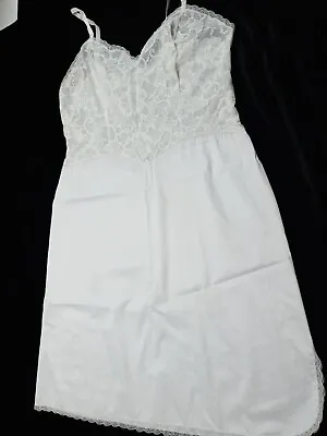 $21.59 • Buy Vintage Vanity Fair 70s Sissy 38 Ivory Nylon Full Slip Nightgown Lace Bodice VTG