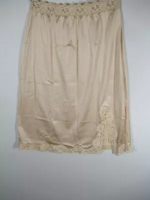 Vintage Vassarette Munsingwear Satin Skirt Half Slip Medium Beige Nylon Lace • $11.19