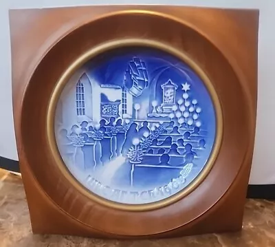 Vtg B&g Bing & Grondahl Denmark Wood Framed Plate 1968  Christmas In Church  • $32