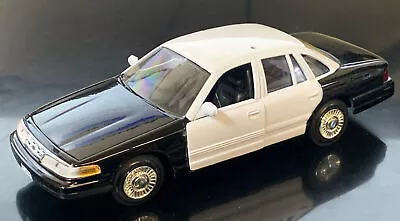 Motormax 1/24 1998 Ford Crown Victoria Police Car Blank Black & White 76102-C • $13.50