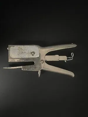 Vintage Isabergs Verkstads Stapler Gun With Remover Hestra Sweden T694 P310 1/2  • $29.99