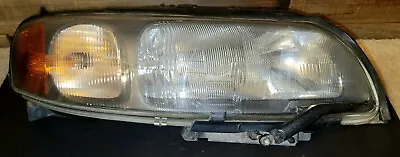 01 - 04 Volvo V70 XC70 S60 Right Hand Passenger Halogen Headlight Lamp Wiper OEM • $115