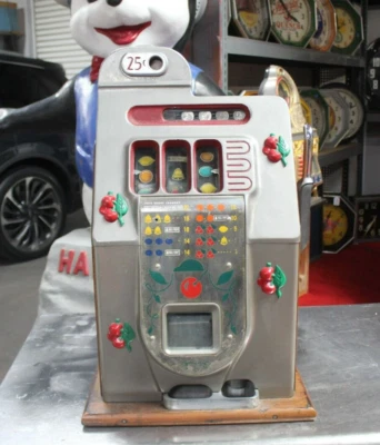 $2850 • Buy 1946 Mills Novelty Co 25c  Cherry Bell  Vintage 3 Reel Slot Machine