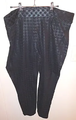 $4 • Buy Torrid Women's Plus Size 3 3x Crop Capri Houndstooth Leggings 23  Inseam Black
