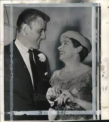 1958 Press Photo Actress Martha Raye & Husband Robert O'Shea After Wedding In NJ • $15.99