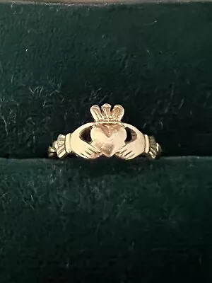 Tiny VINTAGE 375 9k Yellow Gold Claddagh Hands Heart IRISH Ring Pendant Charm • $75