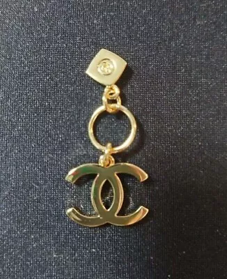 【SAVE20%!!!!】 CHANEL Holiday 2023 Christmas NEW Novelty CC Logo Gold Charm Japan • £32.76