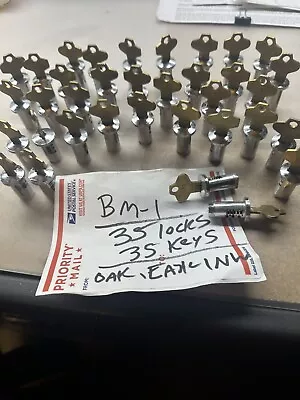 35 Locks 35 Keys MOST Bulk GUMBALL CANDY VENDING MACHINE Oak Northwestern Lock • $179.99