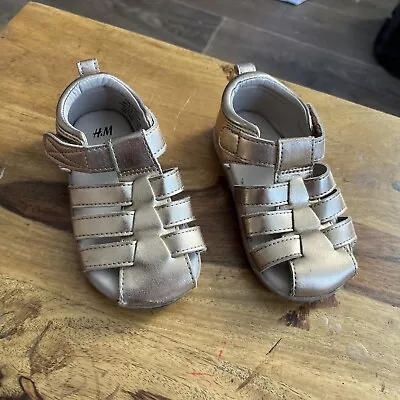 Girls H&M Sandals Size 22 } • £3