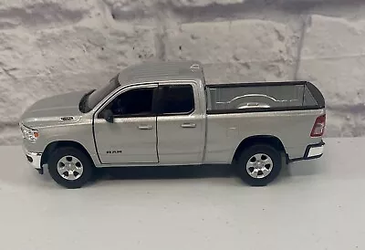 *BRAND NEW* Welly 1:24 Diecast Car Dodge Ram 1500 Crewcab Truck Hemi Silver • $29.95