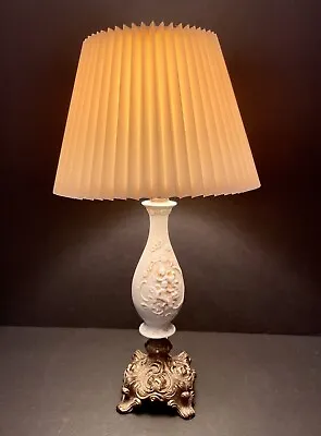 VTG Mid-Century Modern  Bisque Cherub Boudoir Table Lamp Ornate Metal Base • $35