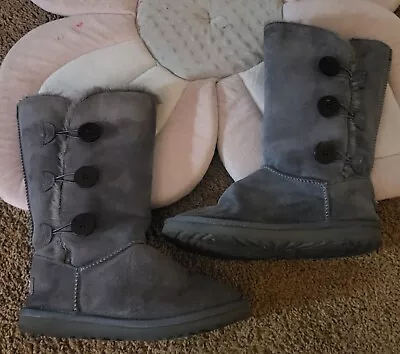 UGG GRAY TALL SHEEP SKIN Boots 10 Bailey TRIPLE Button Suede Shearling Fur Lined • $35