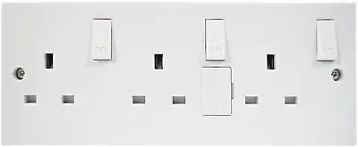 £12.99 • Buy Eagle White Triple Switched Socket And Surface Mount Back Box Wall Socket