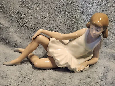 $49.95 • Buy 1977 Gorgeous NAO LLADRO RECLINED BALLERINA PORCELAIN FIGURINE Retired,Qwik Ship