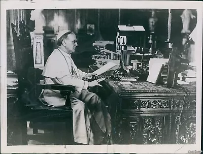 1936 Pope Pius Shown Broadcasting Vatican After Health Improved Wirephoto 7X9 • $9.99