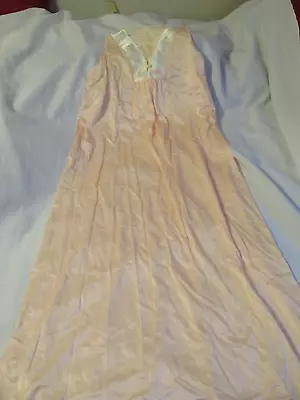 Vintage Lorraine Nightgown Embroidered Flowers Sz M Peach Full Length • $1.99