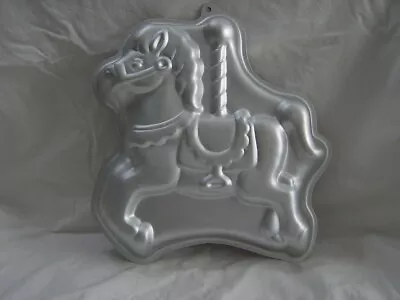 WILTON CAROUSEL HORSE PONY NOVELTY ALUMINUM CAKE PAN Merry Go Round Dressage + • £10.36