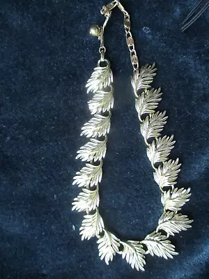 Vtg~RETRO~Signed LISNER~CURVED~DETAILED~LEAF~GOLD~METAL~CHOKER~NECKLACE • $14.99