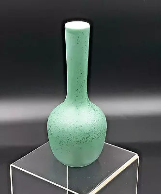 Royal Haeger Rg- 68 Matte Green 7.5  Vase  • $24.99