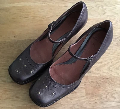 £10 • Buy Ladies  Heel Shoes ‘ Clarks ‘ – Size 5.5 – Bronze - Very  Good Condition