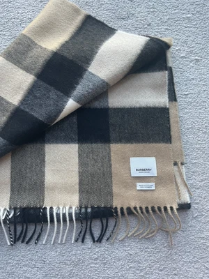 £280 • Buy Burberry Classic Cashmere Scarf